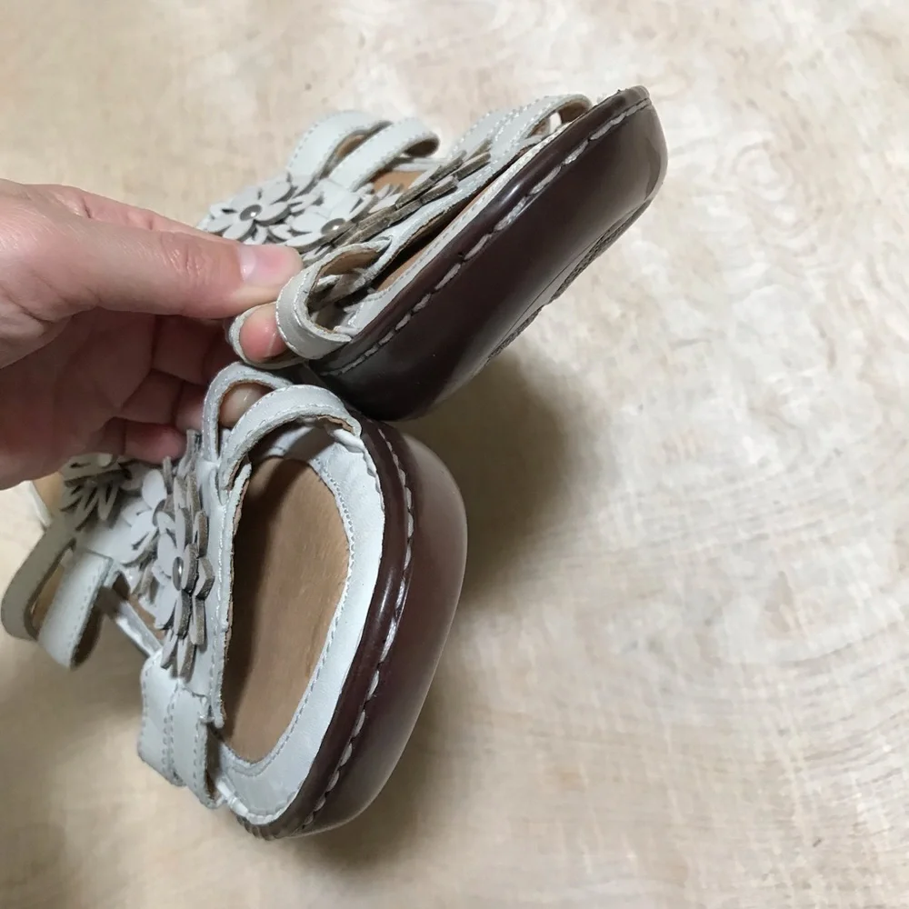 Born Leather Wedges Sandals Size 10 White Flowers